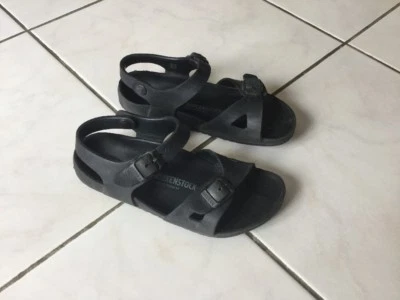 Sandales BIRKENSTOCK plastique noir pointure 32 - Photo 1/4