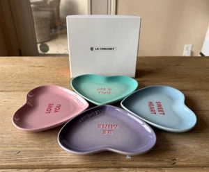 Le Creuset Stoneware Set of 4 Candy Heart Plates 17 cm Purple Pink Blue Mint NEW - Picture 1 of 9
