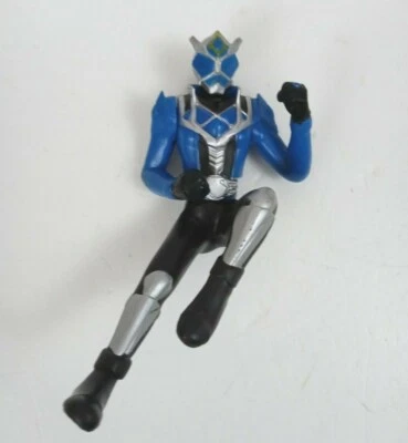 Bandai Kamen Rider Wizard estilo acuático en postura de lucha 1" de alto x 4" de ancho/largo Foto 1 de 4