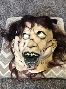 NEU auf KARTE THE EXORCIST MORBID ENTERPRISES DELUXE REGAN MASKE LINDA BLAIR - Bild 1 von 4