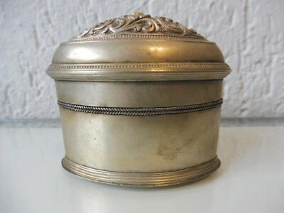 Molto Bella ,Antico Scatola,Inciso Con Dragon (Lion) , 800 Argento - Immagine 1 di 4