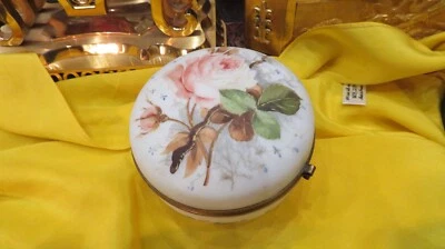 ancienne grande  bonbonnière opaline peinte  decor floral  epok XIXe - Photo 1/3