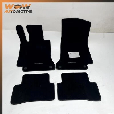 Conjunto de tapete de assoalho 15-18 MERCEDES-BENZ W205 C300 C400 PRETO FABRICANTE DE EQUIPAMENTO ORIGINAL - Imagem 1 de 4