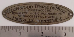 Antigua placa de identificación de distribuidor de música Ledgerwood de 1922 Knoxville TN #19986 - Imagen 1 de 4
