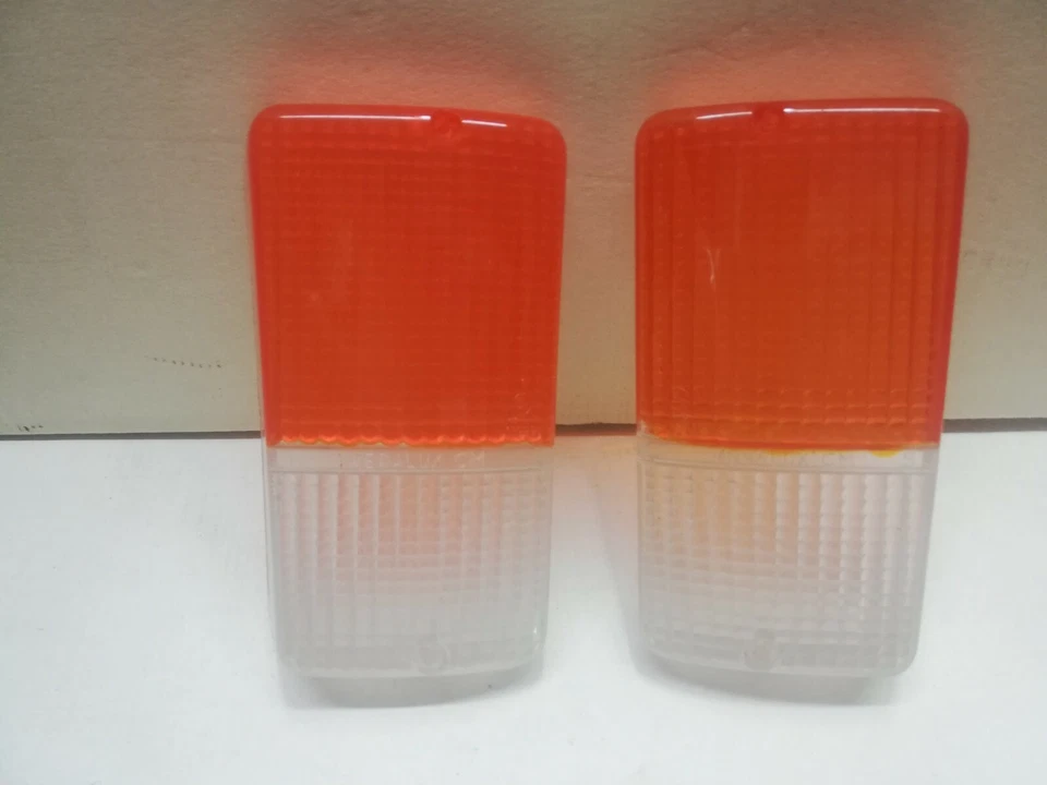 Coppia Plastiche Fanalini Anteriore OM 50 55 60 65 70 75 90 nuove - Immagine 1 di 1