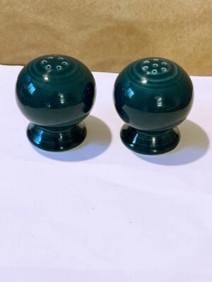 FIESTA WARE ENEBRO SALERO Y PIMENTERO 6 Y 7 AGUJEROS EN MUY BUEN ESTADO Foto 1 de 4