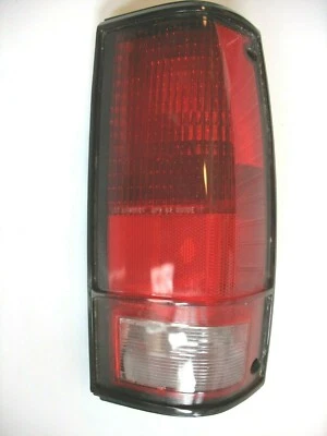 Conjunto de luces traseras NOS 83-94 Chevrolet S-10 Blazer. (R-H lado del pasajero) 16501484  Foto 1 de 3