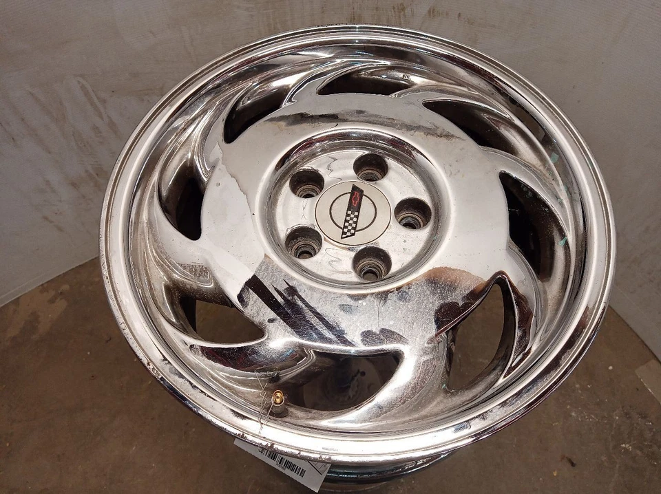 *PITS/RASH* 17x9.5 Aluminum wheel Rim (Left -Side) From 1988 CORVETTE 11974823 - Image 1 of 4