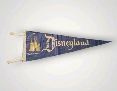 Banderín de fieltro vintage años 60 Walt Disneyland Magic Kingdom Castle Disneyana Foto 1 de 4