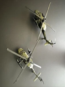 2x Vintage UH-60 BLACKHAWK HELICOPTERS - Picture 1 of 7