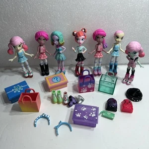 Off The Hook Dolls - 7 Dolls And Accessories - Picture 1 of 4