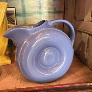Vintage Hall's Kitchenware hellblau Donut Krug mit Eislippe - Bild 1 von 4