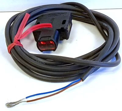KEYENCE PZ-G51BT Photoelectric Proximity Sensor with Adjustable Sensing Range - Image 1 of 4
