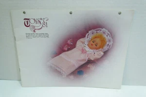 HIP YICK INTL. JUGUETES '81 1981 TOY FAIR CATÁLOGO ROBOTS RAYGUNS B/O JUGUETES MUÑECAS MÁS - Imagen 1 de 6