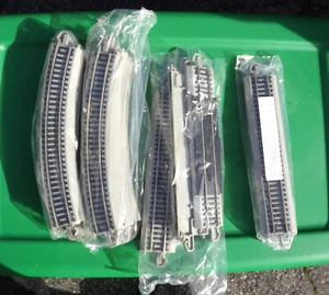 Bachmann HO E-Z Track Oval Nickel Silver 18" Curves With Terminal and Connector - Picture 1 of 2