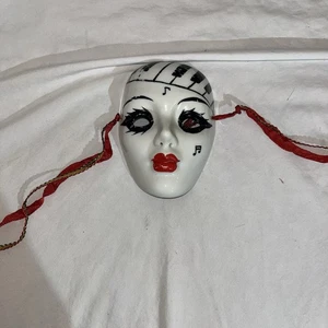 Wanddeko Gesichtsmaske Vintage Klavier Tasten auf Stirn Musik Noten im Gesicht  - Bild 1 von 3