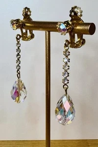 Vintage Aurora Borealis Earrings Clip on Gold Tone w Sparkly Crystals Rainbow - Picture 1 of 7