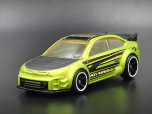 2004 - 2011 Ford Focus Verde 1:64 Scala da Collezione Diorama Modellino Auto - Foto 1 di 8