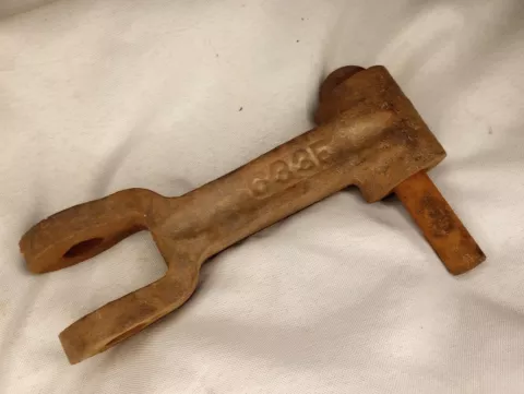 Antique iron well hand pump replacement handle pivot piece + pin #633F Cover