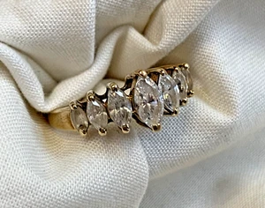 10K Yellow Gold Ring 3.24g Fine Jewelry Size 7 Band Clear Marquise Stones Prong - Picture 1 of 24