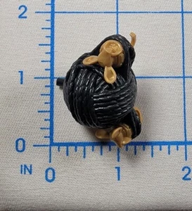 Hasbro Fortnite Back Bling Hilo Granada Forraje 6" Escala 1/12 Meowscles (Sombra) - Imagen 1 de 6