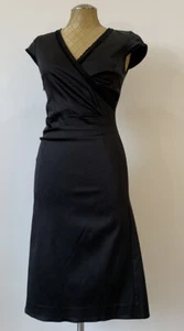 In Wear schwarzes Bodycon Kleid kleine Farbe schwarz kurze Ärmel V-Ausschnitt knielang - Bild 1 von 12