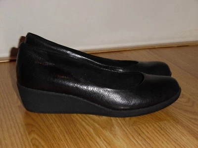 EEUC MINT White Mountain Buzzer Small Wedge Heel Shoes Size 5.5 M Black Leather - Image 1 of 4
