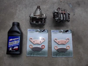 2003 Polaris Predator 500 Left Right Front Brake Caliper New Pads / Fluid - Foto 1 di 2