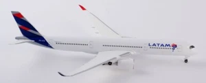 New! Herpa 532754 LATAM Brasil Airbus A350-900, reg. PR-XTD - 1:500 diecast - Picture 1 of 1