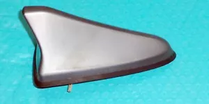 2016-2018 HYUNDAI ELANTRA ROOF SHARK FIN ANTENNA 96210-F2010V8S OEM - Gray - Foto 1 di 3