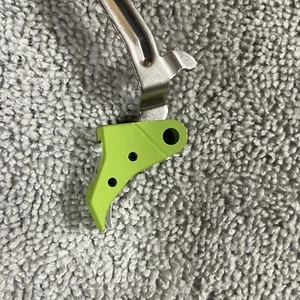 CURVED FACE CARRY TRIGGER W/ BAR FOR GEN 3 GL0CK MODELS 17, 19, 23, 26, 27, Z/S - Picture 1 of 3