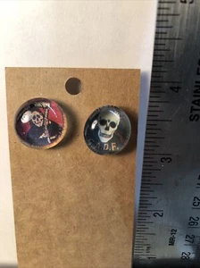 glass cabochon earrings Studs/ skulls / Military - Picture 1 of 2