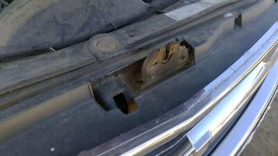 Chevy Tahoe 1995 1996 1997 1998 1999 2000 montaje de pestillo de capó con soporte OEM Foto 1 de 4