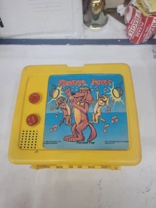 Vintage 1986 Fun Design Munchie Tunes Plastic Yellow Lunch box Thermos - Picture 1 of 3