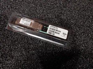 NEW Original Arista QSFP-40G-UNIV - XVR-10071-20 - QSFP+ 40GBase LX4 - Bild 1 von 1