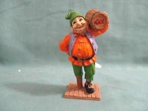 Vintage 3 1/2" ceramic peg-legged pirate with keg/barrel - Picture 1 of 4