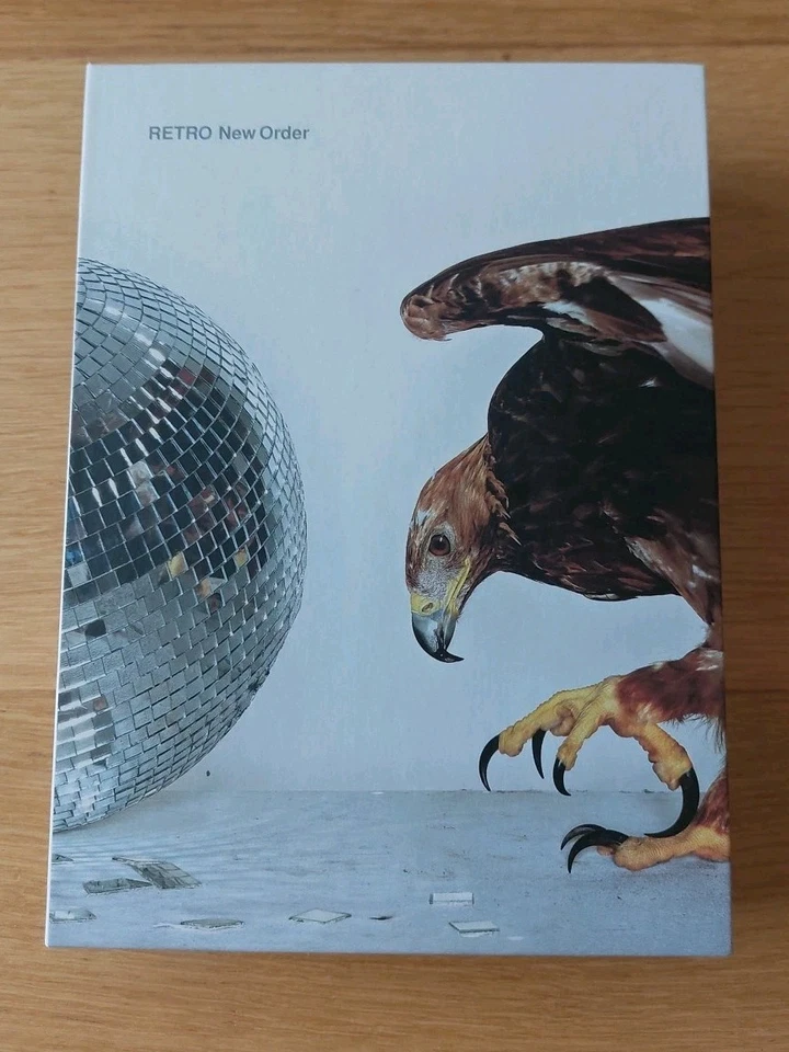 NEW ORDER - RETRO (BOX SET) / 4 CDs / 72 S. Booklet/ UK press/ Warner Music 2008 - Bild 1 von 4