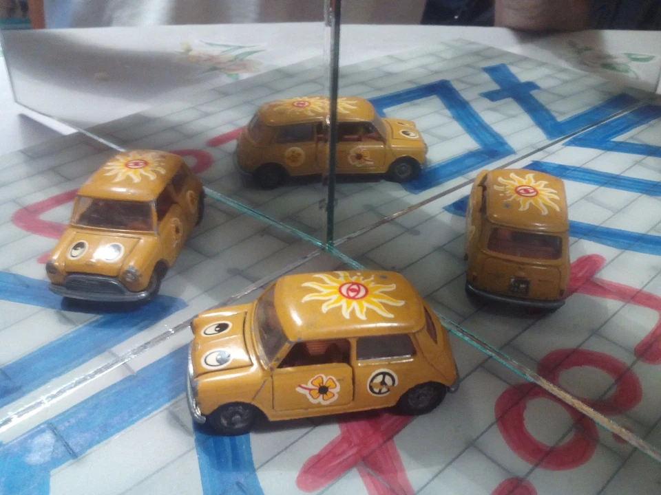 Mebetoys codice A28 Mini Minor Innocenti Hyppie Io ci sto e Tu ? Scala 1/43 Rara - Immagine 1 di 1