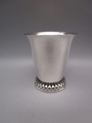 Timbale ancienne en métal argenté - Photo 1/4