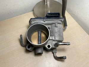 2007-2011 07 08 09 10 11 TOYOTA CAMRY 2.4L THROTTLE BODY PN 22030-0H030 OEM - Foto 1 di 6