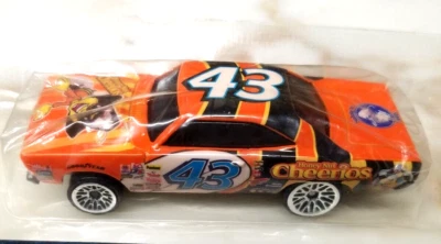 HOT WHEELS 2004 '70 ROAD RUNNER SALUTE TO PETTY HONEY NUT CHEERIOS COLLECTIBLE - Image 1 of 4