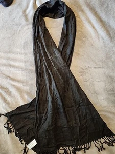 Sciarpa/Scialle Liz Claiborne 1° Edizione Avvolgente Nero con Frange 18" x 72" - Foto 1 di 3