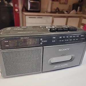 Radio orologio Sony Dream Machine AM FM e cassetta funzionante modello ICF-C610 - testata - Foto 1 di 3