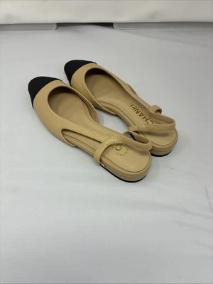 Sandalias Chanel clásicas de dos tonos con tira trasera para mujer talla 37 EE. UU. 7 Foto 1 de 4