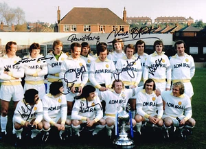 RARE 1974 FIRST DIVISION CHAMPIONS MULTI SIGNED PHOTO LEEDS UNITED COA AUTOGRAPH - Picture 1 of 6