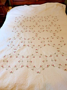 Vtg Embroidered Twin Wholecloth Quilt Bedspread Flowers on Cream Scalloped Edge - Picture 1 of 8