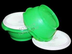 Juego de 2 tazones Tupperware Servalier de 10 oz sellos de acordeón instantáneos verdes y blancos NUEVO - Imagen 1 de 2