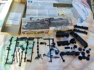 VINTAGE AIRFIX OO SCALE MODEL RAIL KIT BR Mogul R403 in Red Stripe Box Series 4 - Foto 1 di 12