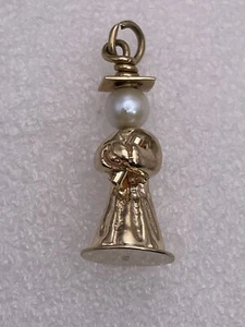 Dije de graduación vintage de oro amarillo de 14k con cabeza de perla de 5 mm - Imagen 1 de 8