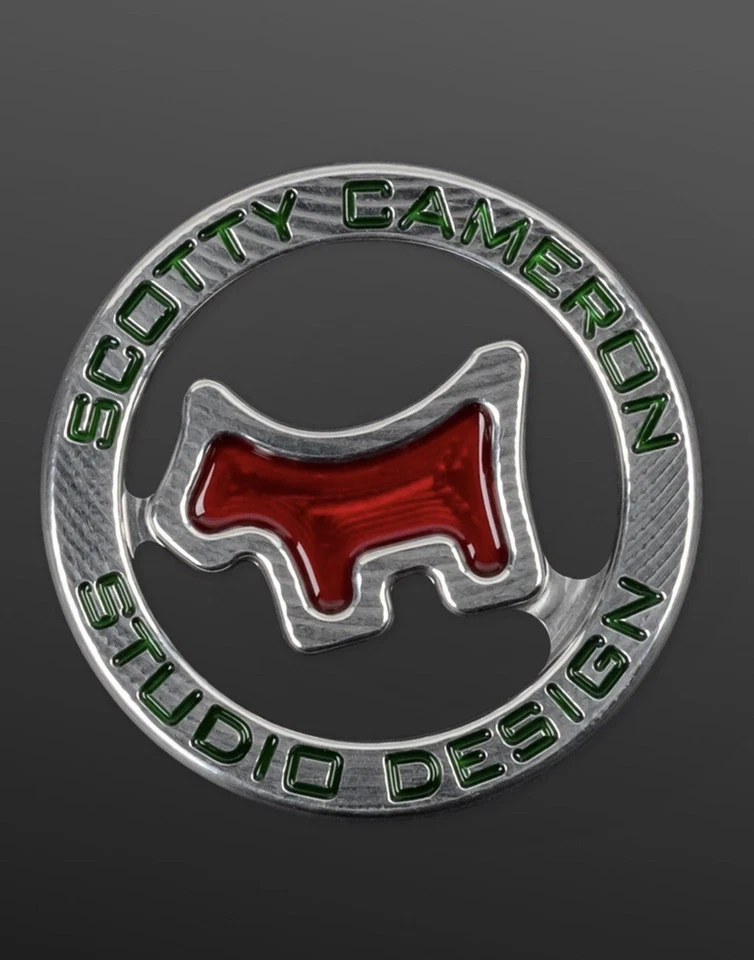 Perro de diseño de estudio Scotty Cameron Foto 1 de 1